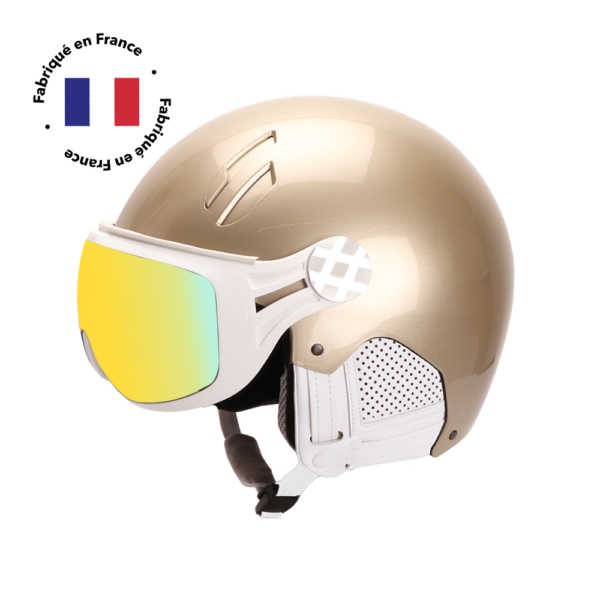 Le casque de ski Major Infinit de Diezz Sport présente un design élégant et moderne, disponible en bleu profond. Ce casque de fabrication française offre une protection optimale pour les skieurs, avec une coque extérieure robuste et un rembourrage intérieur confortable. Sa forme aérodynamique est conçue pour réduire la résistance à l'air tout en assurant une excellente couverture de la tête. Le casque est équipé d'un système de ventilation ajustable pour réguler la température et l'humidité. Il dispose probablement d'un système de fixation sécurisé avec une mentonnière rembourrée pour un ajustement parfait. Le Major Infinit intègre vraisemblablement des caractéristiques de sécurité avancées, telles qu'un système d'absorption des chocs et une compatibilité avec les masques de ski. Son design épuré et sa couleur bleu profond lui confèrent un aspect à la fois sportif et élégant, adapté aux pistes de ski comme aux moments de détente en station.